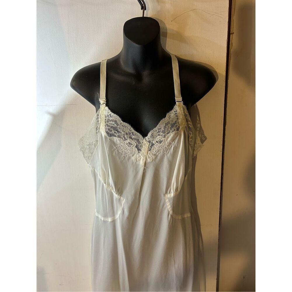 Barbizon Nylon slip gown size 6 (M?) vintage